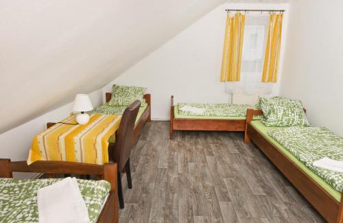 Zelezna Ruda Cabin | Comfortable Stay at Penzion pod svahem with Family-Friendly Amenities