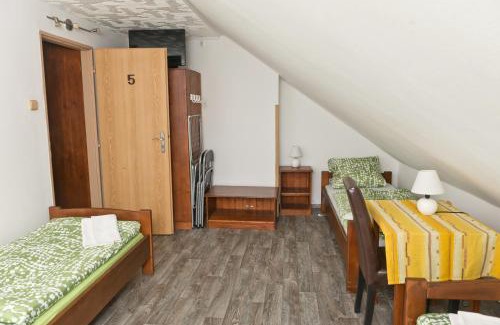 Zelezna Ruda Cabin | Comfortable Stay at Penzion pod svahem with Family-Friendly Amenities