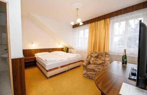 Luhacovice House | Cozy Penzion Pomnenka: Family-Friendly Stay with Breakfast