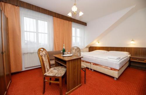 Luhacovice House | Cozy Penzion Pomnenka: Family-Friendly Stay with Breakfast