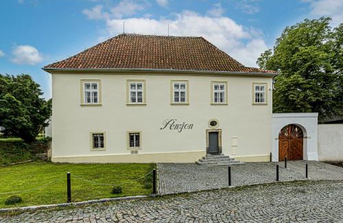 Roundnice nad Labem House | Inviting Penzion Popelka with Pool & Child-Friendly Vibes