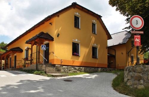 Pulcin House | Cozy Stay at Penzion Pulčínské Skály with Hot Tub Access