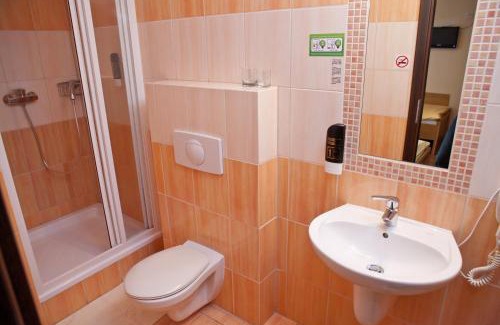 Kralovske Porici House | Experience Cozy Comfort at Penzion statek Bernard