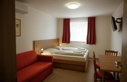 Sudomerice House | Discover Penzion Sudomír: Family-Friendly Retreat with Kitchen