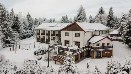 Tri Studne Hotel | Explore Penzion Tři pumpy: Pet-Friendly with Spa & Hot Tub