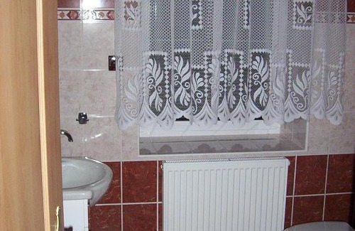 Medonosy House | Pet-Friendly Penzion U červených vrat with Restaurant & Fireplace