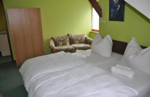 Jindrichuv Hradec House | Pet-Friendly Escape at Penzion U Šelongů with Pool Access