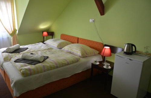 Jindrichuv Hradec House | Pet-Friendly Escape at Penzion U Šelongů with Pool Access