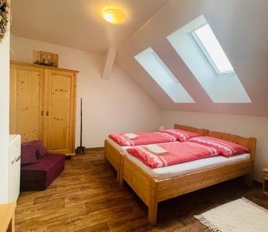 Meclov House | Top-Rated Penzion U Hánů: Family-Friendly with Breakfast