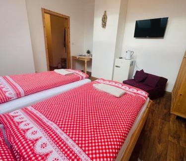 Meclov House | Top-Rated Penzion U Hánů: Family-Friendly with Breakfast