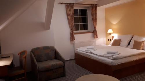 Mlade Buky House | Exceptional Stay at Penzion U Halířů with Hot Tub & Dining
