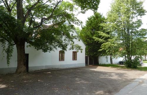 Pistina House | Pet-Friendly Penzion U Houšků with Oceanfront Pool & Spa