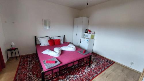Pasohlavky House | Inviting Penzion U Ježů – Pet-Friendly with Pool Access