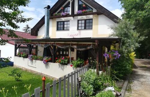 Novosedly nad Nezarkou House | Highly Rated Penzion U kostela Mláka with Restaurant Access
