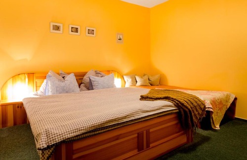 Suchdol nad Luznici House | Inviting Stay at Penzion u lípy with Pool & Pet-Friendly Options