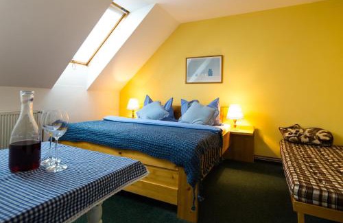 Suchdol nad Luznici House | Inviting Stay at Penzion u lípy with Pool & Pet-Friendly Options