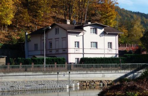 Loket House | Guest Rated: 9.2 at Penzion U Splavu with Kitchen Access