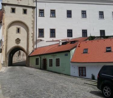 Jindrichuv Hradec Apartment | Cozy Penzion U Tomáše: Pet & Child Friendly Getaway