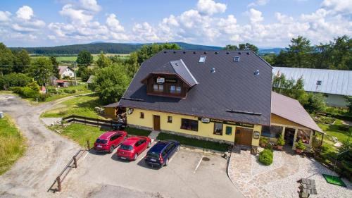 Nove Hute House | Discover Comfort at Penzion U Zpěváků with Pool & Dining