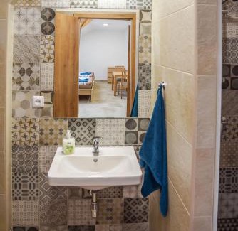 Lipov House | Family-Friendly Stay at Penzion v rodinném vinařství Kadubcovi
