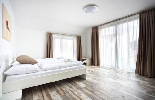 Znojmo House | Ideal Retreat at Penzion Vinařství Konitz with Spa Amenities