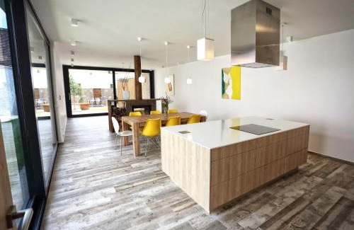 Znojmo House | Ideal Retreat at Penzion Vinařství Konitz with Spa Amenities