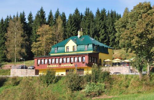 Hermankovice House | Pet-Friendly Penzion Vyhlídka with Hot Tub & Breakfast