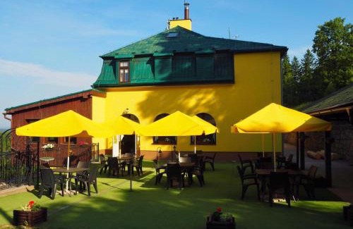 Hermankovice House | Pet-Friendly Penzion Vyhlídka with Hot Tub & Breakfast
