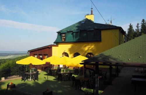 Hermankovice House | Pet-Friendly Penzion Vyhlídka with Hot Tub & Breakfast