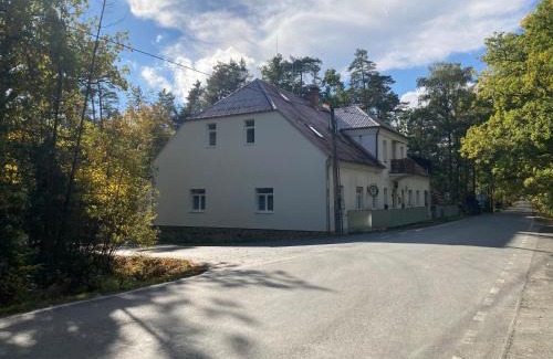 Merklin House | Discover Comfort at Penzion Zelený Háj - Pet Friendly & Pool