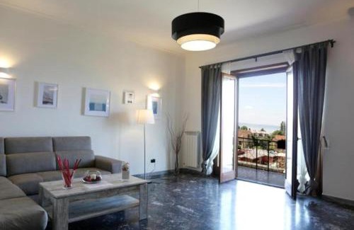 Lake Bracciano Apartment | Oceanfront Pepè Apartment with 9.4 Rating - Lago di Bracciano