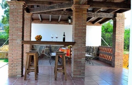 Alora Ski Chalet | Discover PEPE AND MARI HOUSE: Poolside Retreat Awaits