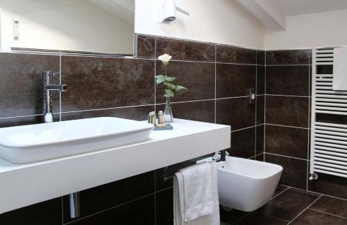 Nichelino Bed & Breakfast | Inviting Stay at Pepe's Home B&B with Breakfast & Dining