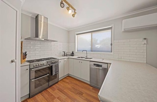 Porepunkah Apartment | Family-Friendly Getaway at Pepper Place in Porepunkah