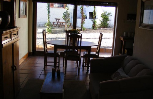 Beaufort West Ski Chalet | Pet-Friendly Pepper Tree Accommodation for Family Getaways