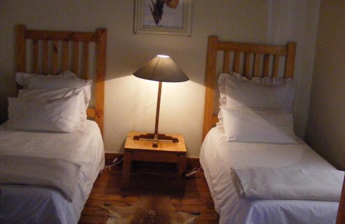 Beaufort West Ski Chalet | Pet-Friendly Pepper Tree Accommodation for Family Getaways