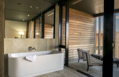 Fingal Hotel | Relax at Peppers Moonah Links Resort with Pool & Hot Tub