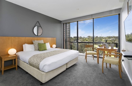 Fingal Hotel | Relax at Peppers Moonah Links Resort with Pool & Hot Tub
