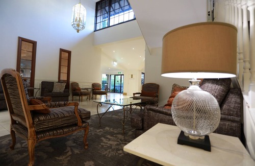 Castle Hill Hotel | Relax at Peppers The Hills Lodge: 4-Star Retreat with Spa