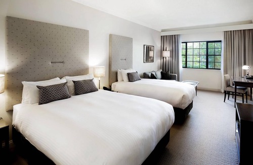 Castle Hill Hotel | Relax at Peppers The Hills Lodge: 4-Star Retreat with Spa