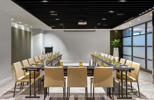 Adelaide Central Business District Hotel | Relax at Peppers Waymouth Hotel: 5-Star Comfort & Spa