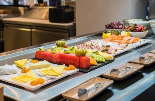 Adelaide Central Business District Hotel | Relax at Peppers Waymouth Hotel: 5-Star Comfort & Spa