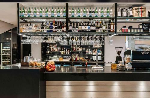 Adelaide Central Business District Hotel | Relax at Peppers Waymouth Hotel: 5-Star Comfort & Spa