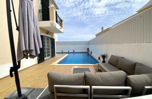 Pera Villa | Elegant Pêra Villa with Pool for Family Getaways