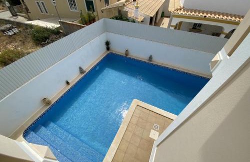 Pera Villa | Elegant Pêra Villa with Pool for Family Getaways