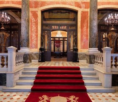 Pera Hotel | Elegant Pera Palace Hotel: 5-Star Retreat with Spa & Pool