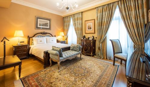 Pera Hotel | Elegant Pera Palace Hotel: 5-Star Retreat with Spa & Pool