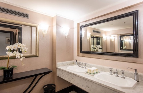 Pera Hotel | Elegant Pera Palace Hotel: Pool, Spa & Top Guest Ratings