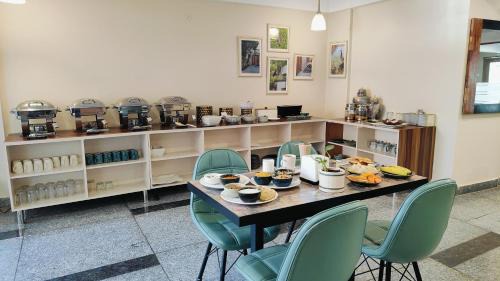 DLF Phase 3 Hotel | Comfortable Stay at Perch Arbor Cyber City with Breakfast