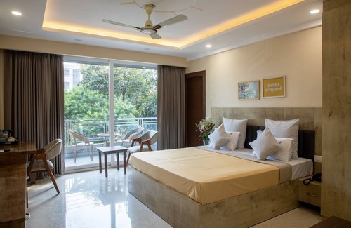 DLF Phase 3 Hotel | Convenient Stay at Perch Arbor Cyber City with Spa & Dining